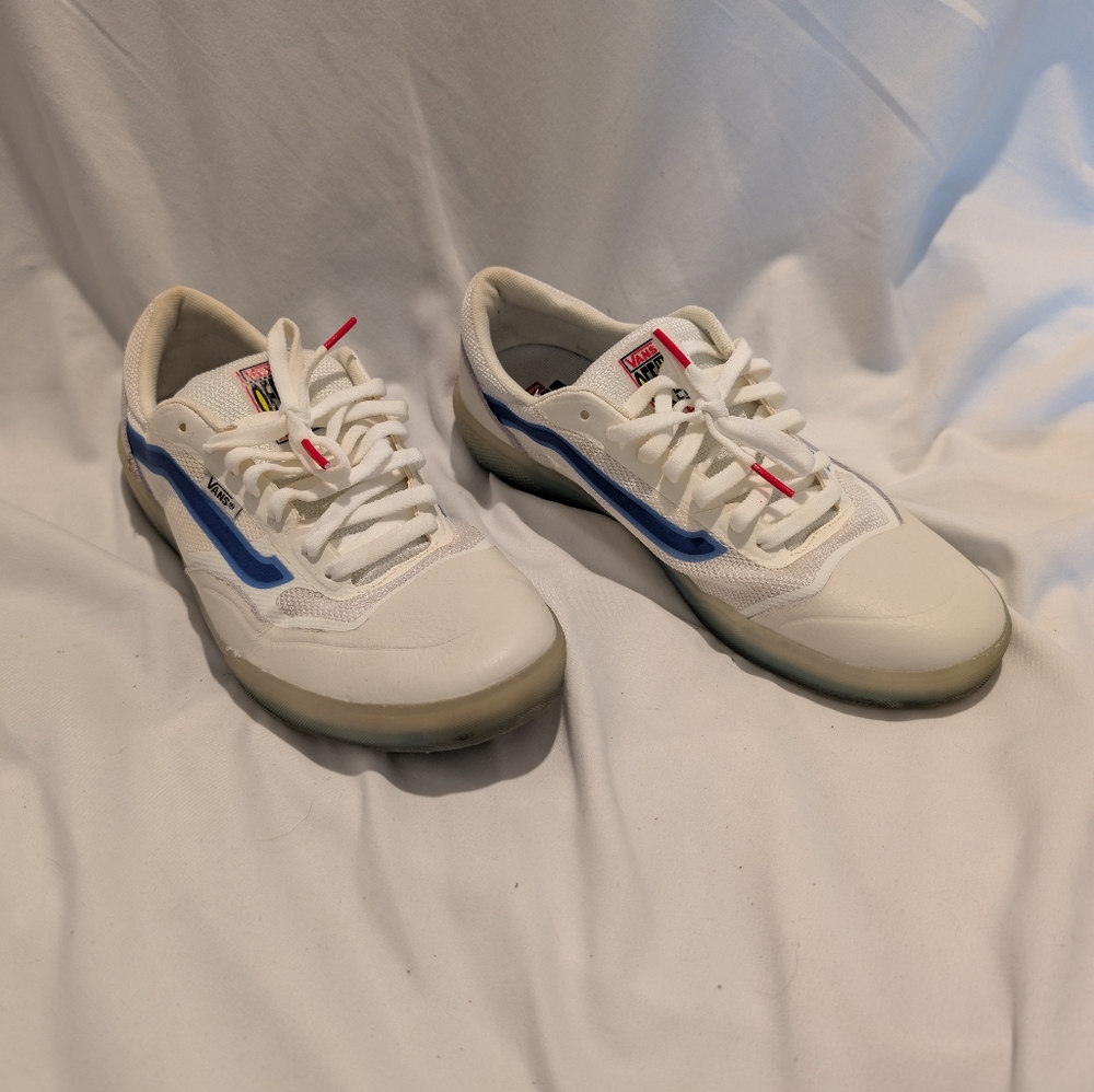Vans AVE - Picture 2 of 10
